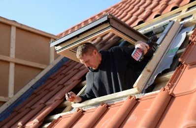 Pose de fenêtres de toit Velux à Sarrouilles